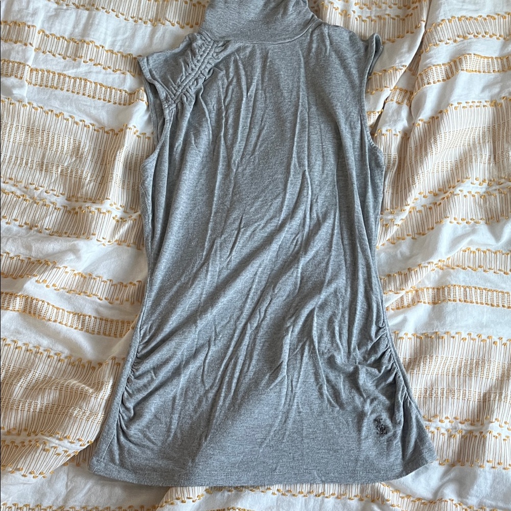 Jennifer Lopez Gray Sleeveless Turtleneck Top